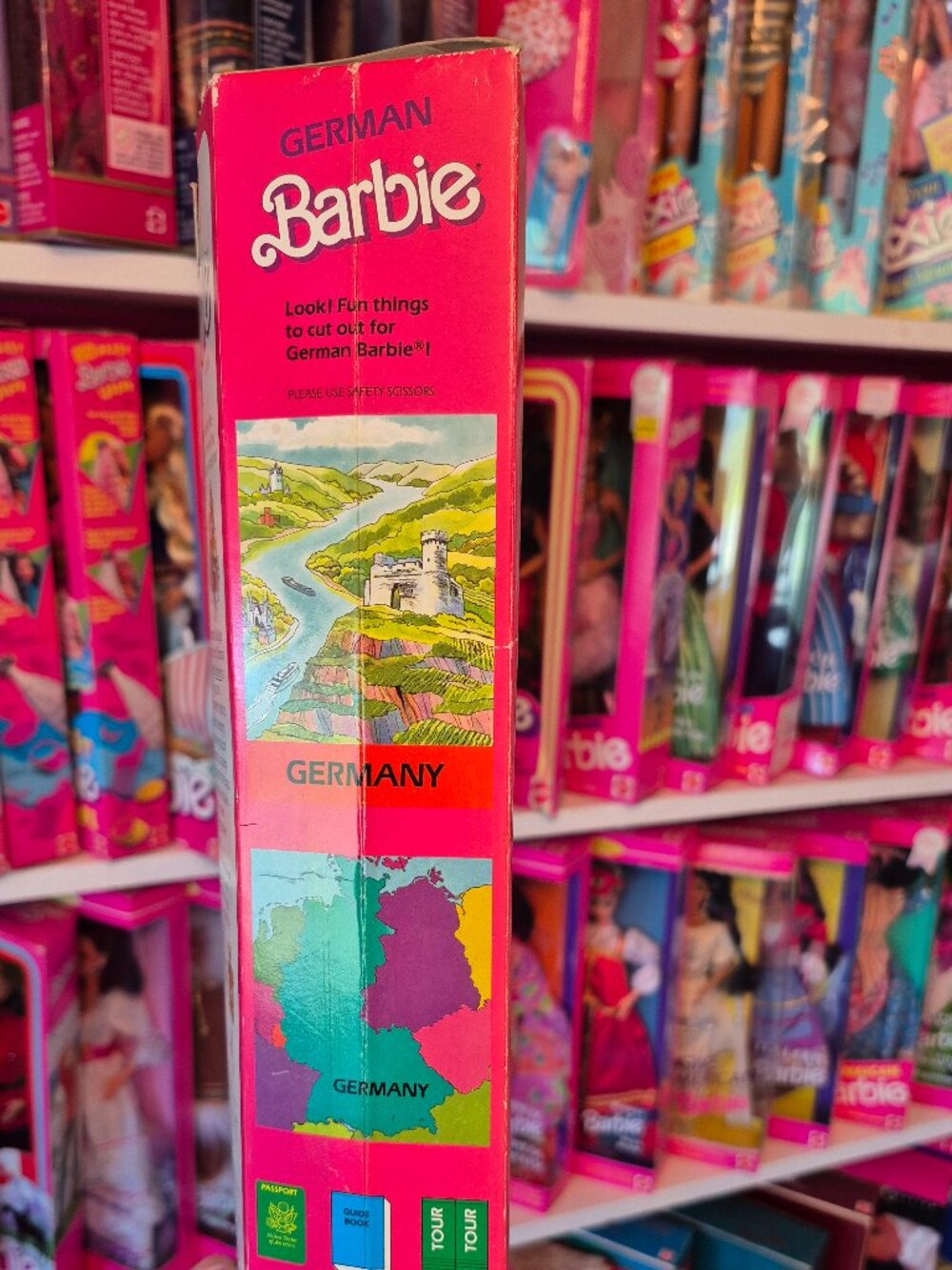 1986 Dolls of the Word German Barbie NIB - Picture 3 of 9